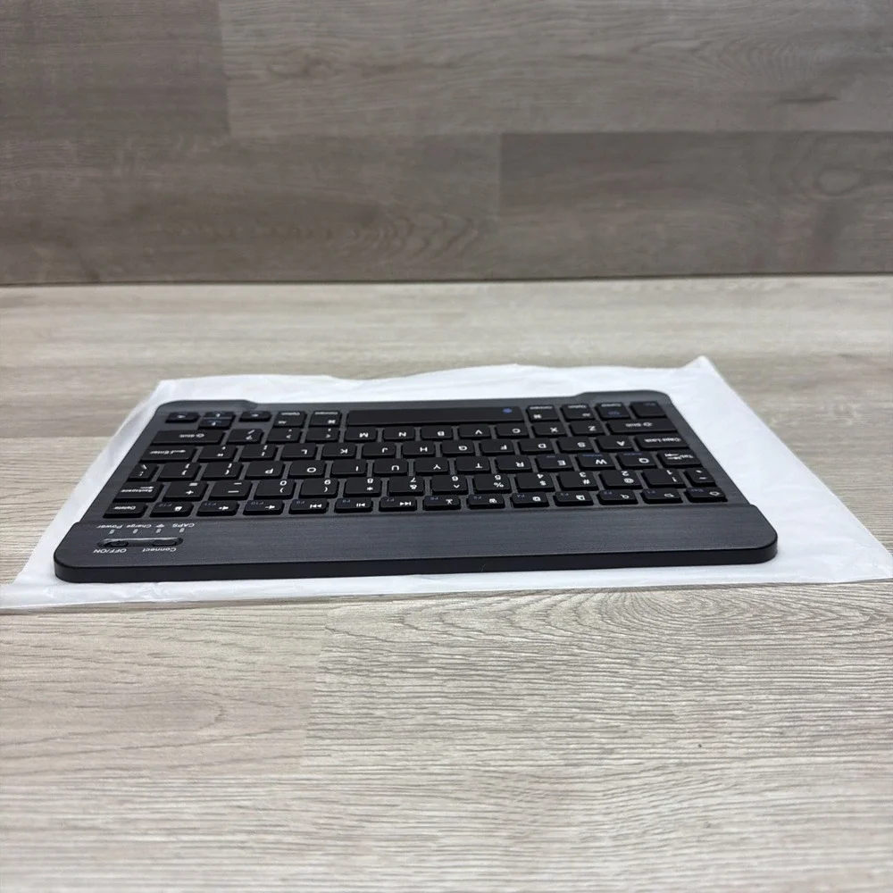 Ultrathin Wireless Bluetooth Keyboard for IOS, Android,‎ Windows W/ Mouse USB's